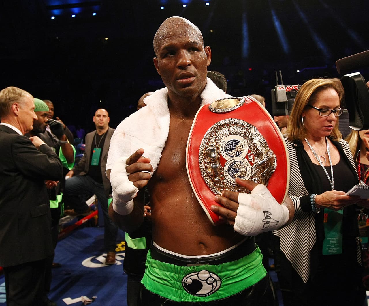Bernard Hopkins demostró a sus 46 años que todavía le quedaba mucho por dar en el boxeo al coronarse campeón mundial en 2011, venciendo a Jean Pascal.
