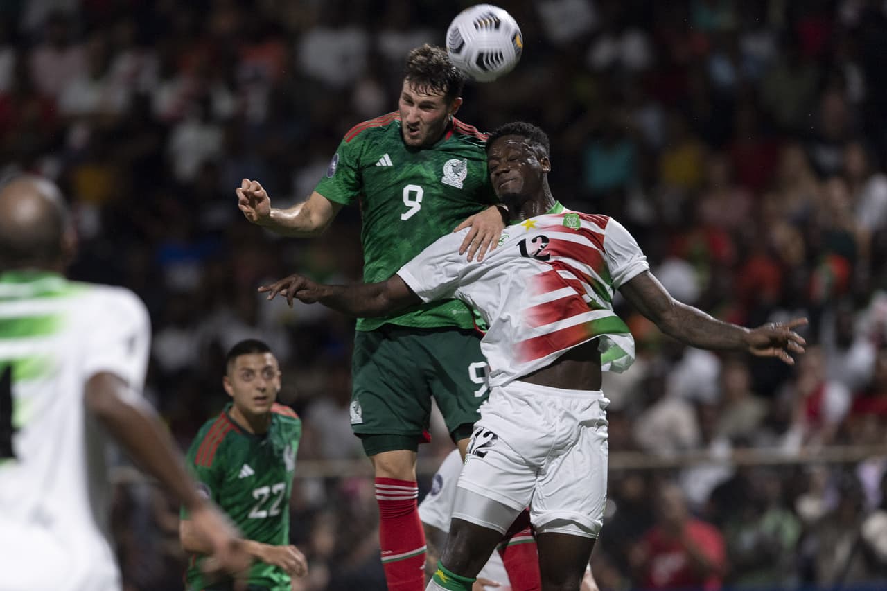 La Selección Mexciana sufrió por algunas momentos en el triunfo de 2-0 como visitante ante Surinam en el juego debut de Diego Cocca como nuevo director técnico.