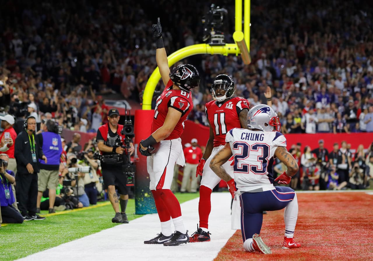 Hooper aprovechó un excelente pase de Matt Ryan para poner una amplia ventaja en el primer cuarto.