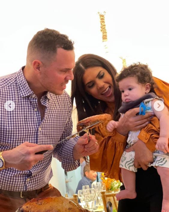 "
<b><a href="https://www.univision.com/shows/despierta-america/baby-gennaro-enamoro-a-todos-al-visitar-a-su-mami-francisca-para-celebrar-el-dia-de-accion-de-gracias-fotos" target="_blank">La pasé genial</a></b> en mi primera celebración de Thanksgiving", escribió desde su cuenta de Instagram, que administran sus famosos papás. 
<br>