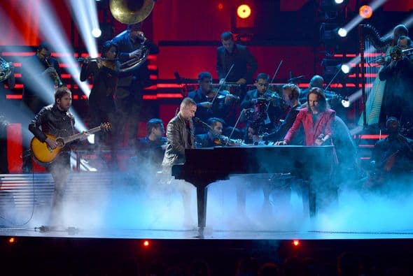 Esta es la primera vez que estos cantantes tocan juntos.