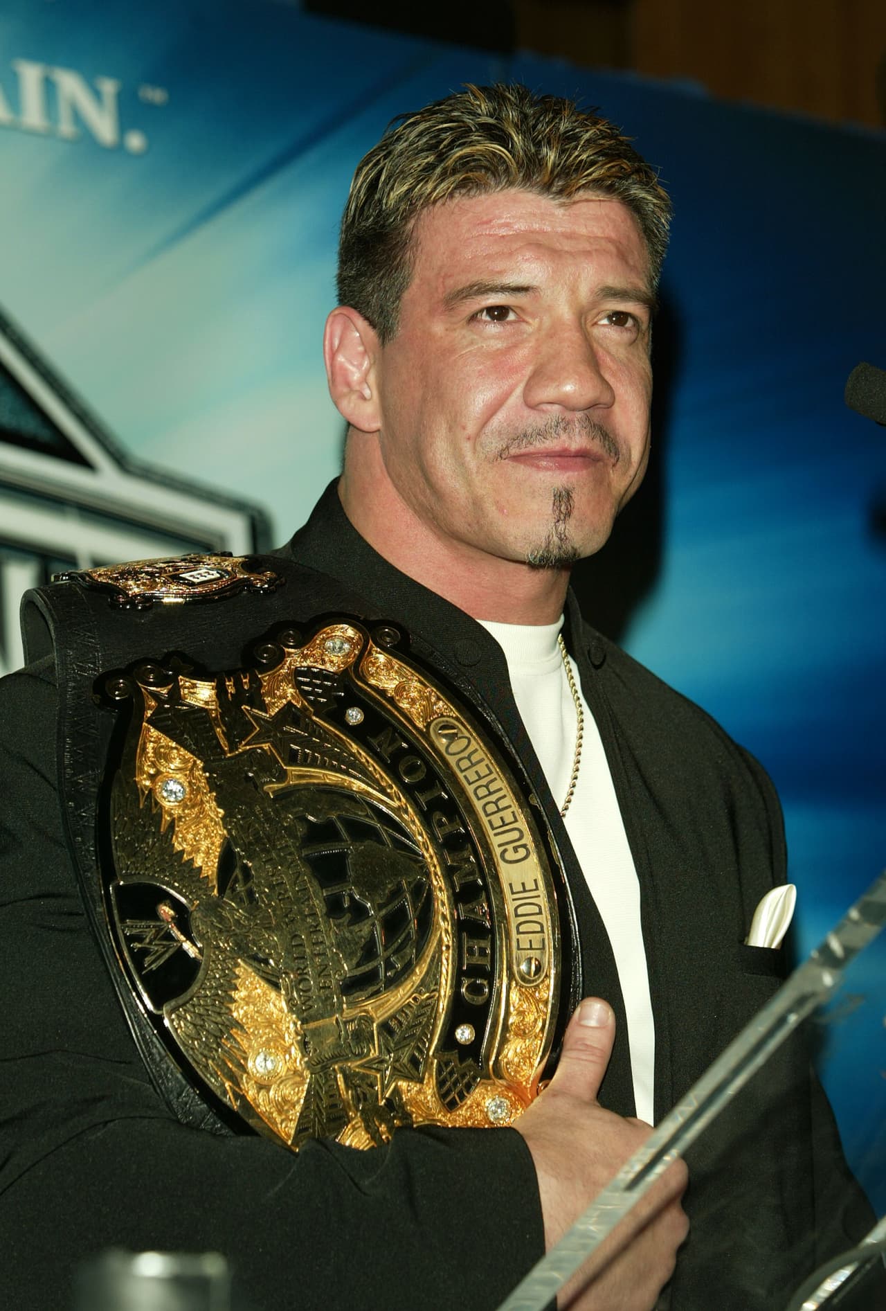 <b>Eddie Guerrero</b>: el luchador mexica-estadounidense perdió la vida en 2005, a sus 38 años. Fue encontrado sin vida en el baño de un hotel y se le diagnosticó un paro cardíaco.
<br>
<br>