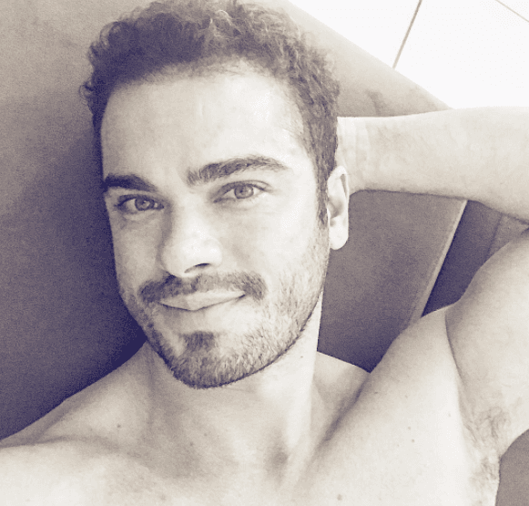 Sydney Sampaio nació el 21 de abril de 1980 en Sao Paulo, Brasil.