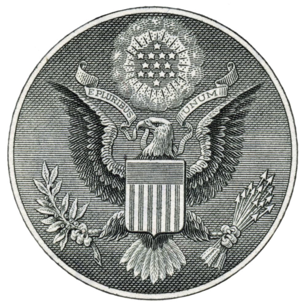 El lema nacional del país (E pluribus unum) figura con 13 letras, trece fueron las colonias originales y aparecen luego en el escudo original del país, se cree que el propio George Washington pidió que cuando se levantara la bandera de Estados Unidos se dispararan 13 salvas de artillería.