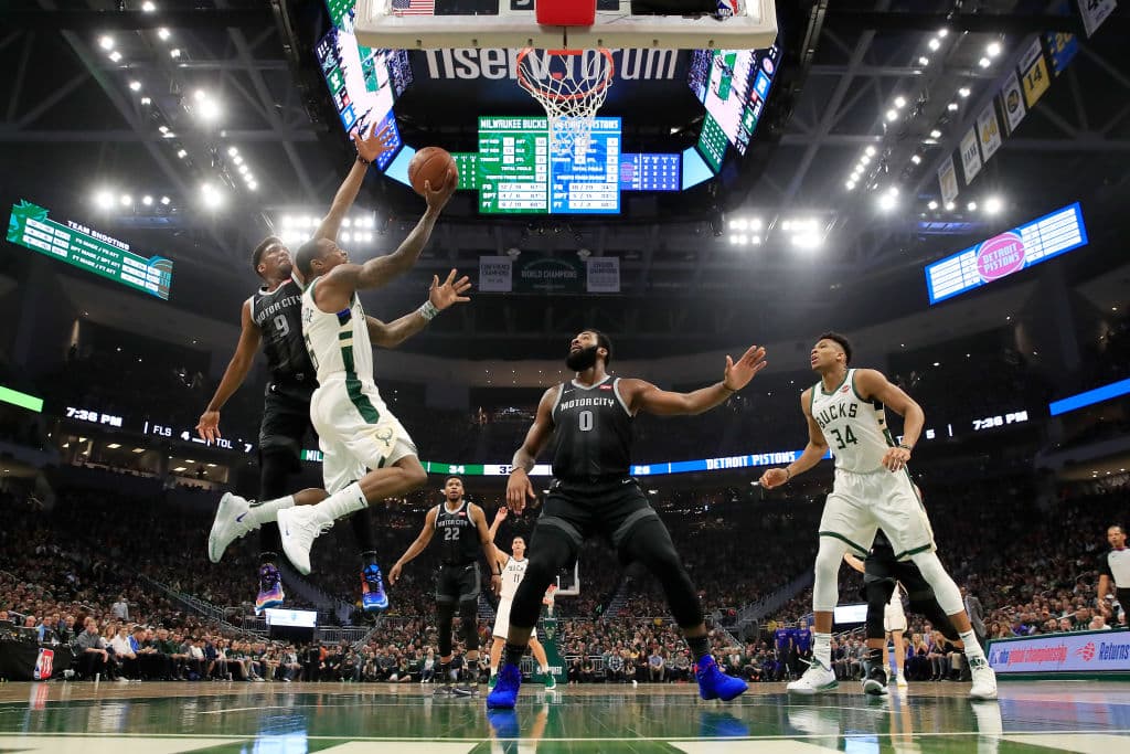 Pero esta noche, en el Juego 2, sin duda el mejor hombre de los Bucks fue Eric Bledsoe. El guardia de Milwaukee registró 27 unidadesy encestó 11 de 19 tiros al aro para comandar al 1 del Este.