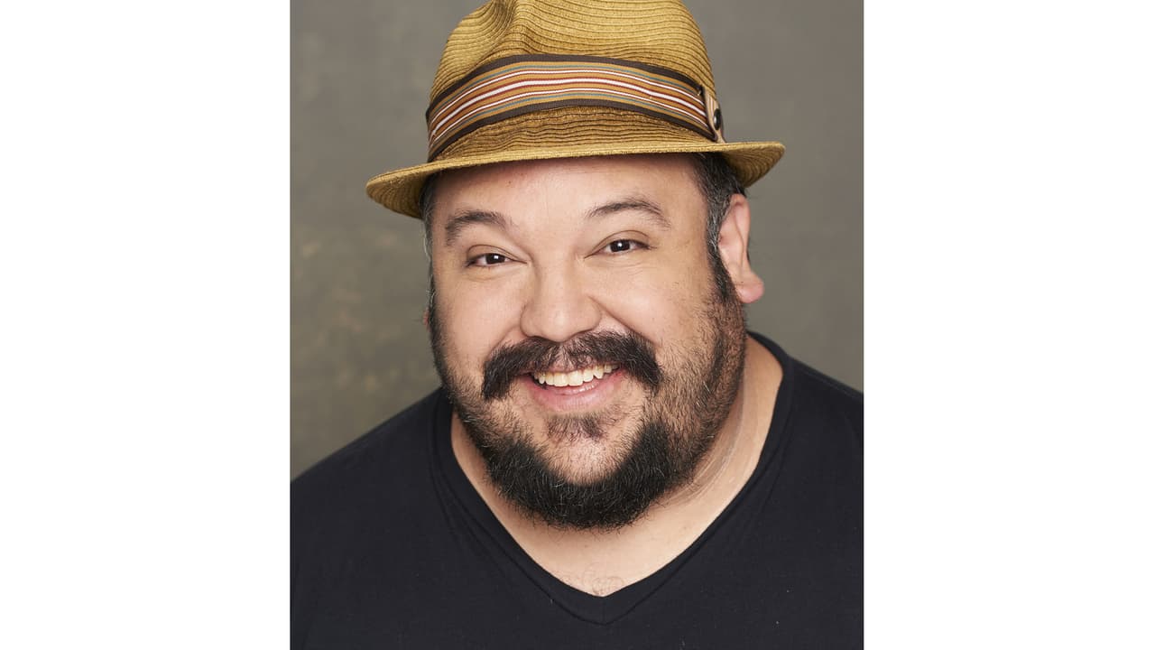 <h3 class="cms-H3-H3"><b>Jorge R. Gutiérrez. Animador, director y guionista ganador del Emmy, actualmente trabajando en la serie de Netflix 'Maya and The Three'. </b></h3>
<br>
<br>Nacidos en México DF y Tijuana, mi esposa Sandra Equihua (Diseñadora de arte y actriz en El Libro de la Vida) y yo nos volvimos ciudadanos Americanos para poder votar en estas elecciones tan importantes. No solo por nuestro futuro, si no por el futuro de nuestro hijo y toda su generación. El voto es el arma más pacífica para luchar por nuestra gente. El que no apuesta, no gana. Y en estas elecciones tenemos que apostar por un futuro mejor para nuestra gente.