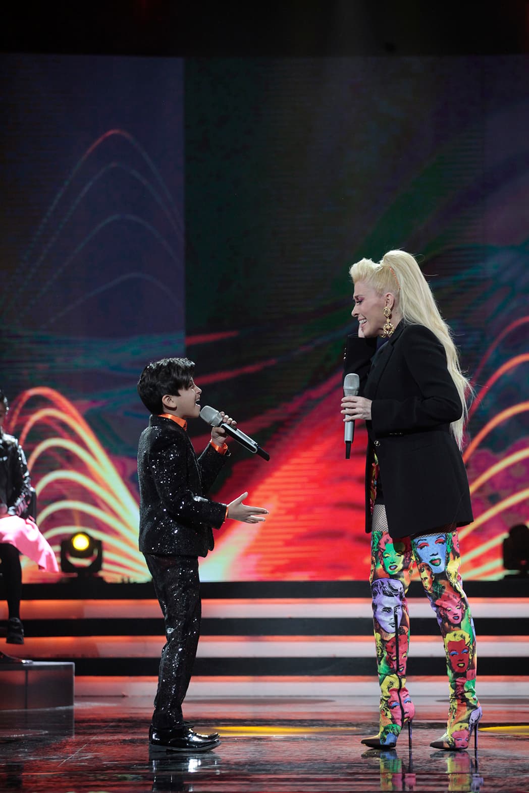 Yuri no dejó de darle ánimos y apoyarlo para llegar a las notas más altas. De acuerdo con la reacción de la cantante, Kenneth hizo un muy buen papel.