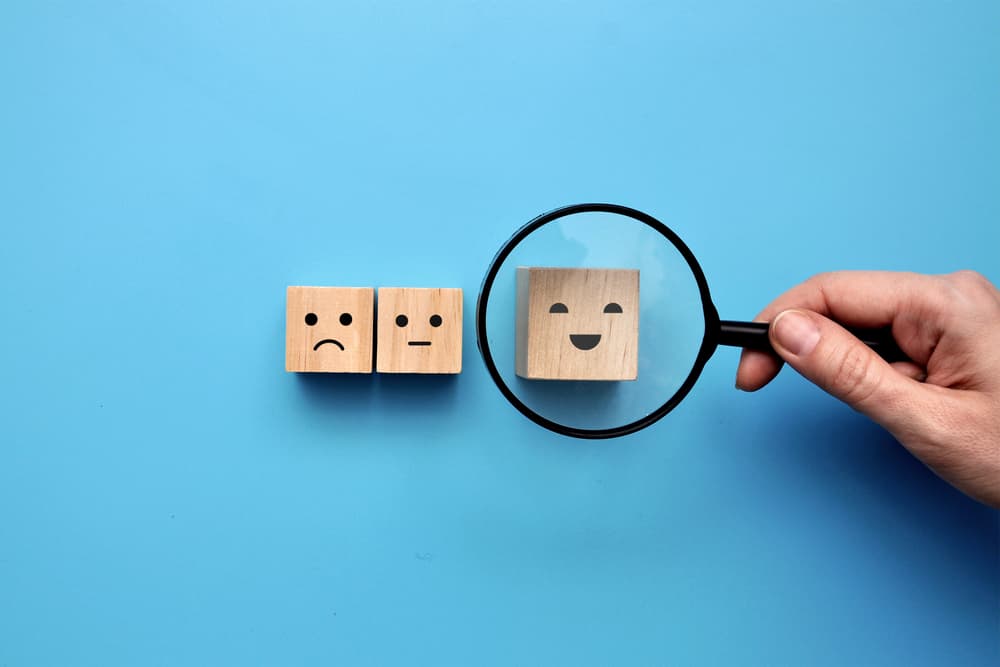 Lo que supusiste no podrías lograr, ahora lo logras. Te admiras de que esa persona que considerabas un amigo, es algo más y algo hermoso.