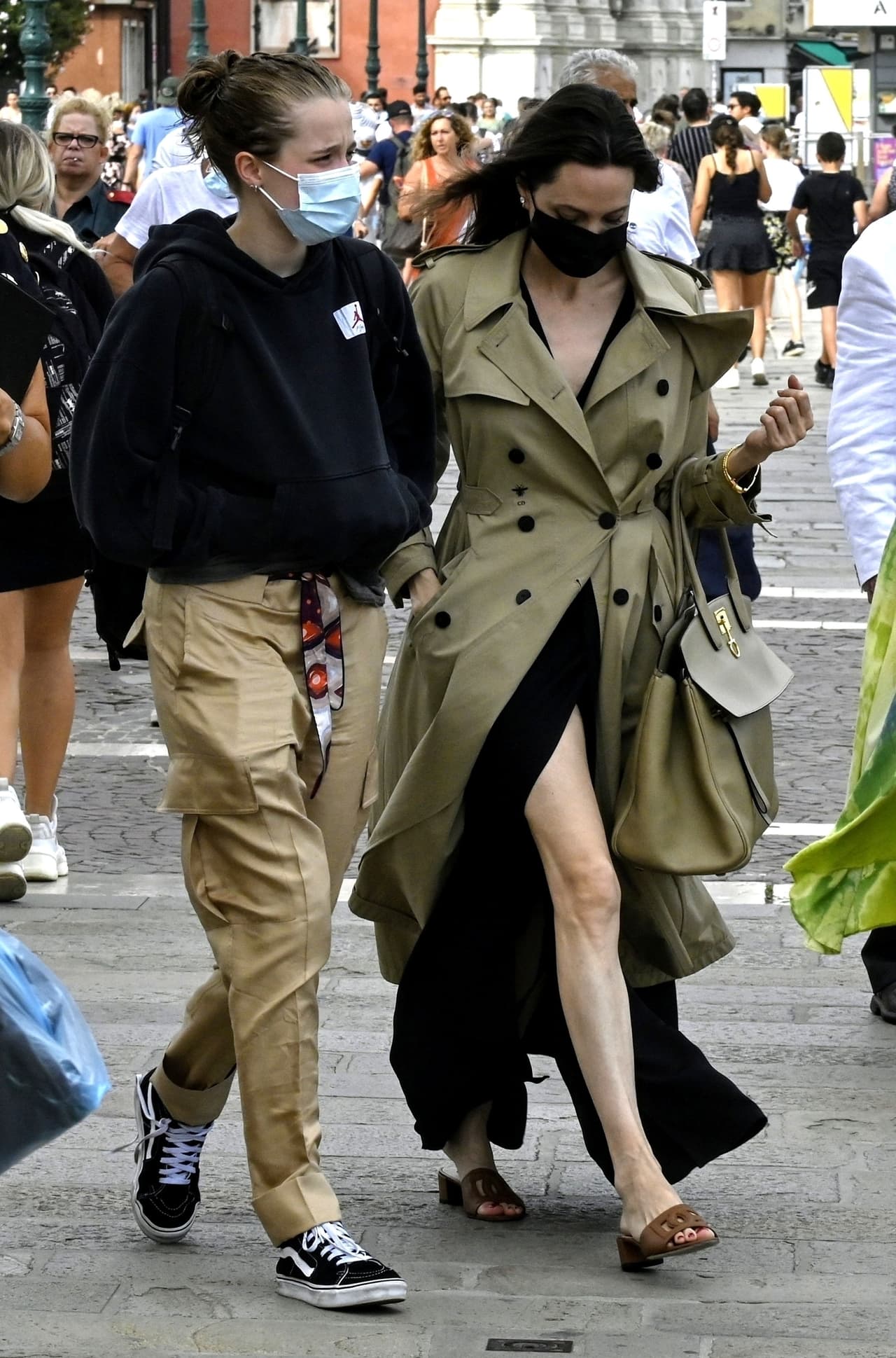 Sin duda los 'looks' de alfombra roja de la chica están llenos de glamour y elegancia; mientras que sus 'outfits' diarios apuestan por la comodidad y el minimalismo.