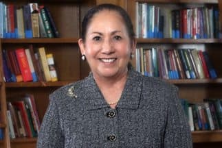 Eligen a una hispana de EEUU entre los 50 líderes más importantes del mundo