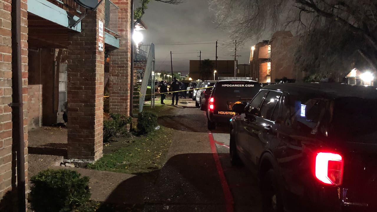 El Departamento de Policía de Houston (HPD) solicita ayuda comunitaria para encontra a David Ajanel Ixcayau
<b>, <a href="https://mailchi.mp/houstontx/person-of-interest-sought-in-toddlers-death-at-6401-ranchester-drive-338104?e=6a50a0733c" target="_blank">acusado del asesinato</a></b> de 
<b><a href="https://www.univision.com/local/houston-kxln/buscan-a-joven-como-persona-de-interes-por-la-muerte-de-un-nino-de-3-anos-en-houston">Wilson Cosigua,</a></b> de 3 años, ocurrido en diciembre 31 del 2020.