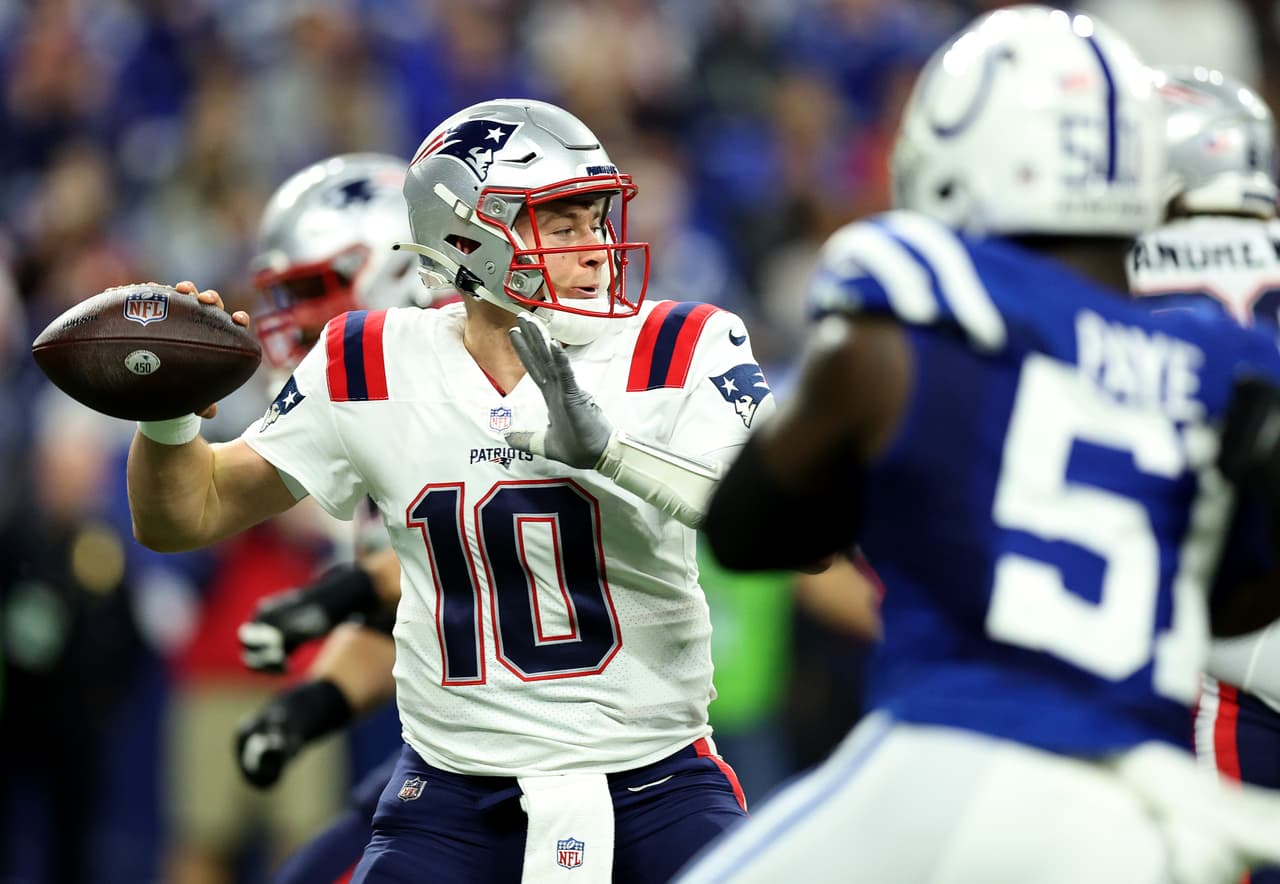 Mac Jones es intercambio de New England Patriots a Jacksonville Jaguars