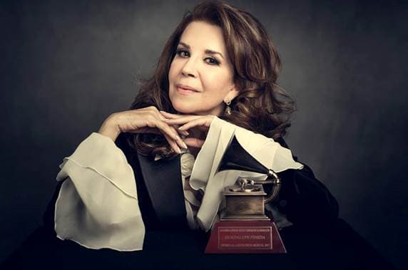 “La música no solo tiende puentes, también derriba muros”: Guadalupe Pineda