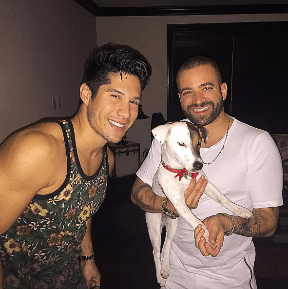 Quien es todo un papá perruno es Chino Miranda, que está más que enamorado de su pequeña Mila.