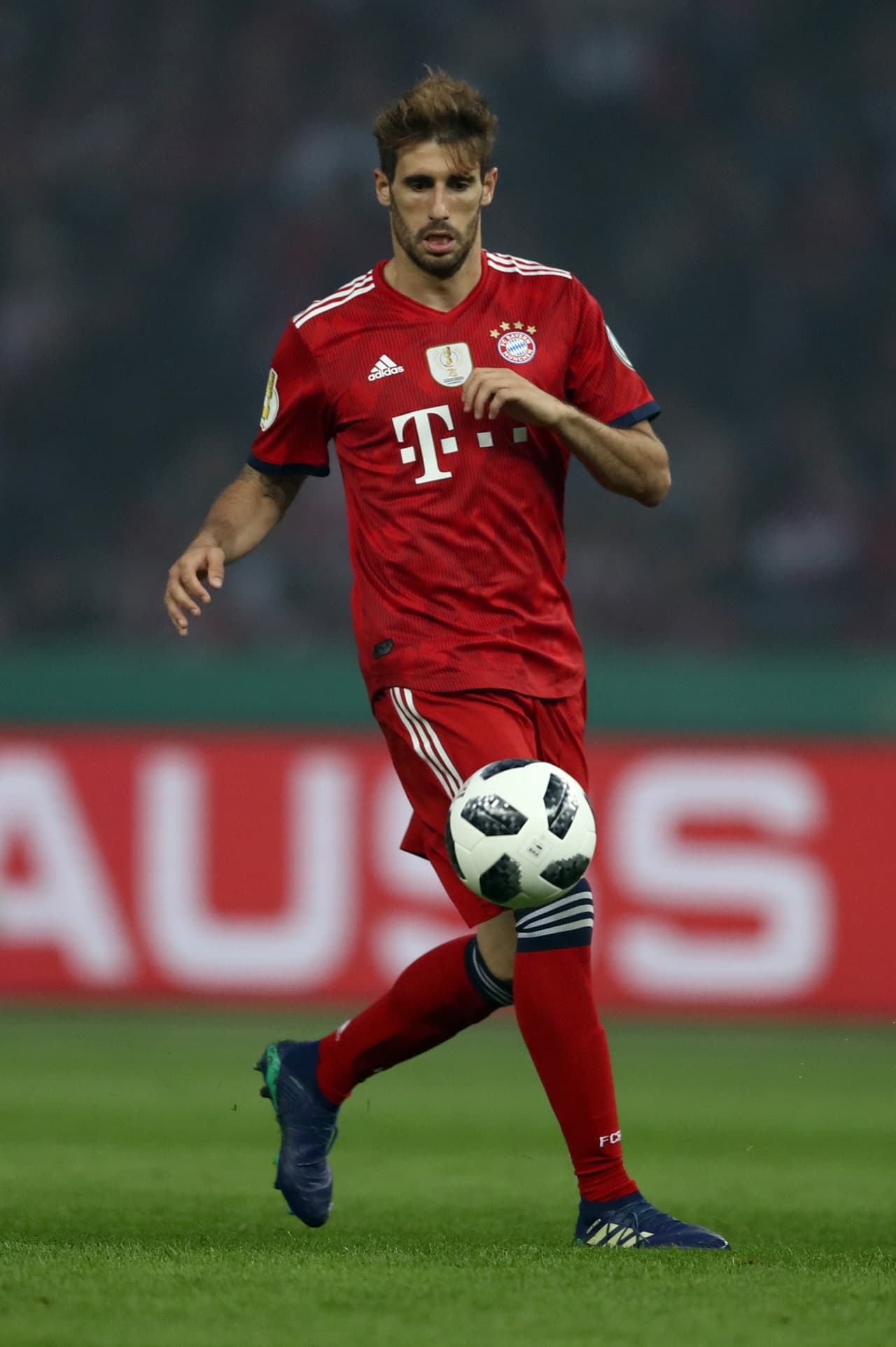 <b>Mediocampista defensivo: </b> Javi Martínez (España)