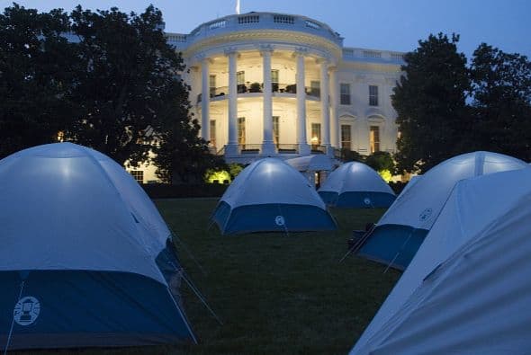 Cincuenta girls scouts invitadas durmieron en 23 casas de campaña.