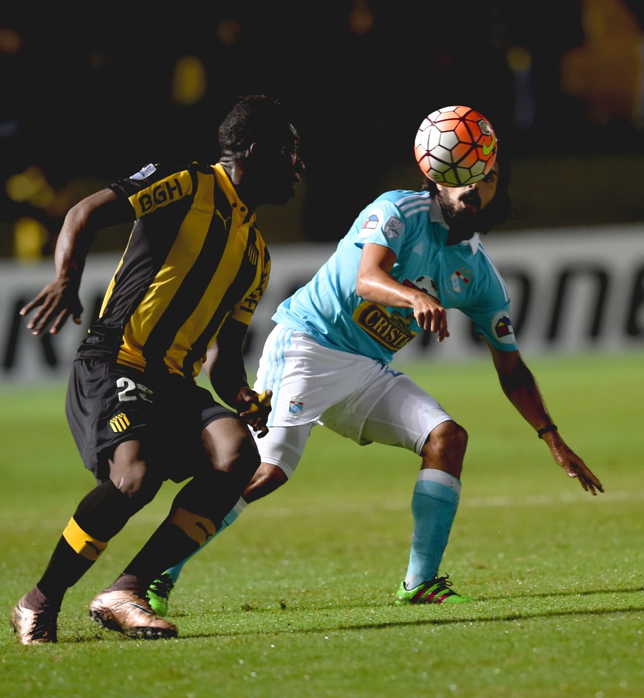 Peñarol elimina a Sporting Cristal de la Copa Libertadores