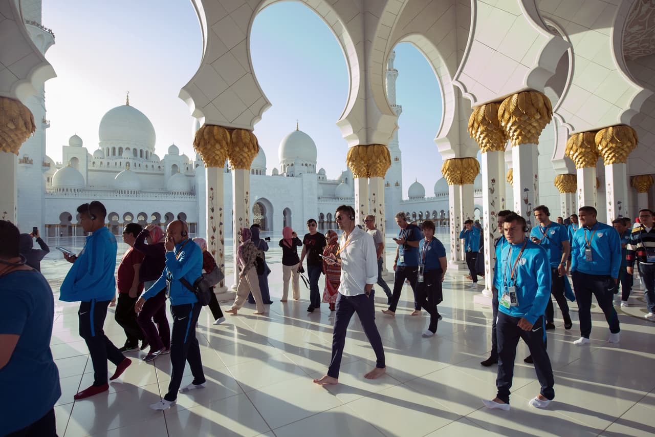 Los jugadores de Pachuca aprovecharon su presencia en Emiratos Árabes Unidos, donde se encuentran por el Mundial de Clubes, para visitar la Gran Mezquita de Abu Dhabi, previo a su partido del sábado contra Wydad Casablanca.