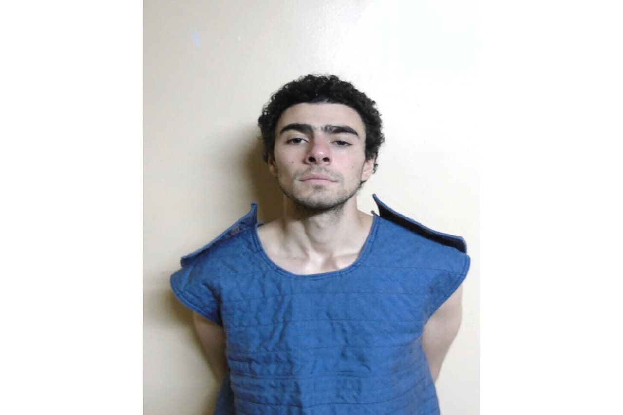 Presentan cargos de asesinato contra Luigi Mangione, el sospechoso  de matar al CEO de UnitedHealthcare, Brian Thompson