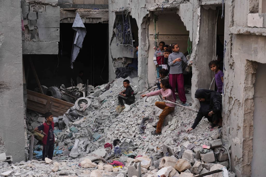 Imagen de este jueves de la casa de una familia palestina destruida por bombardeos israelíes en la Franja de Gaza.