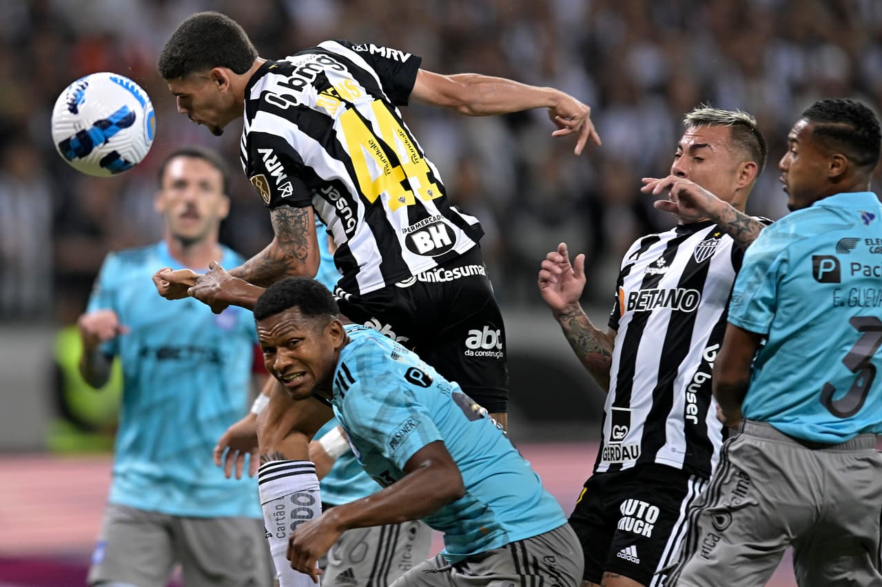Atlético Mineiro derrotó 1-0 a Emelec en la vuelta de los Octavos de Final y avanzó a la siguiente ronda tras empatar 1-1 en la ida.