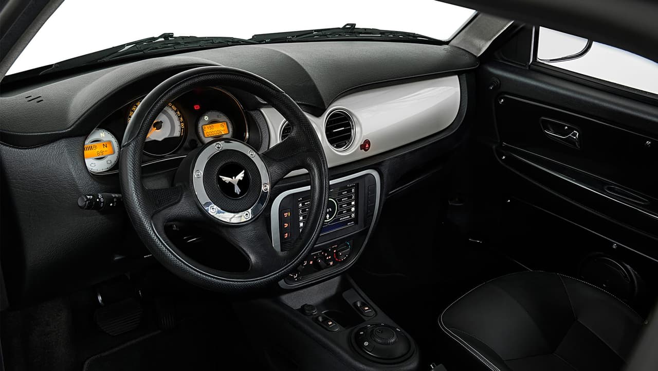 El precio inicial de los Zacua, equivalente a 
<b>26,000 dólares,</b> y lo limitado de su producción (100 autos en 2017, 200 unidades en 2018 y 300 unidades en 2019) nos dicen que no vamos a ver una avalancha de estos vehículos en varios años.