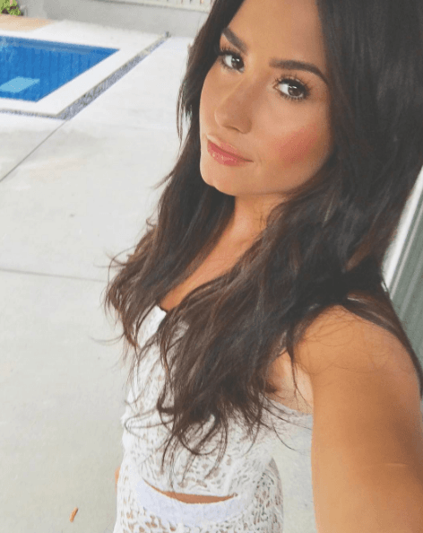 Y a través de las redes sociales, Demi se muestra con mucho más autoestima.