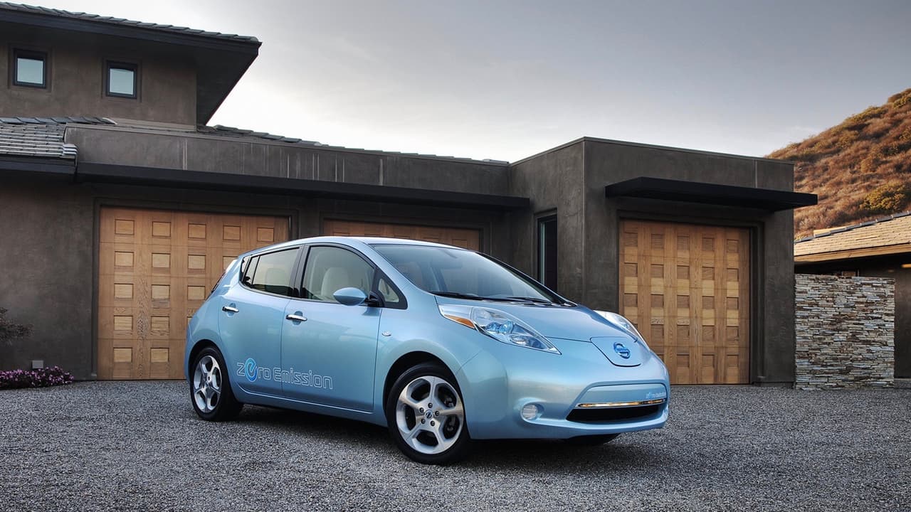 <h3 class="cms-h3-H3">1. Nissan Leaf </h3>
<br>Depreciación promedio después de cinco años: 
<b>71.7%</b>
<br>Quizas el mercado de autos usados no está listo aún para adoptar en masa a los autos eléctricos. El Nissan Leaf, el vehículo eléctrico más vendido del país, es el modelo que más valor pierde en Estados Unidos durante los primeros cinco años de uso. El Leaf es también el auto que más pierde valor en Arizona, California, Florida Ohio, Texas y Washington.