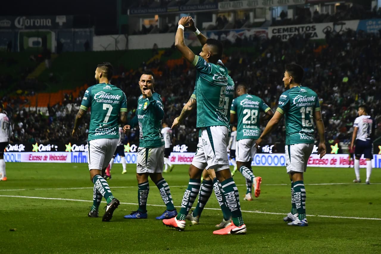 William Tesillo cerró la cuenta en la goleada de 3-0 sobre Pachuca y así lo festejó la Fiera.