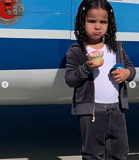 Las imágenes de Jenner ya no están disponibles en esa red social, pero 
<b><a href="https://www.instagram.com/p/B4sIg0Alvkg/" target="_blank">las de su medio hermano sí</a></b>. En ellas se puede observar a Dream tanto arriba como afuera de la aeronave. 
<br>