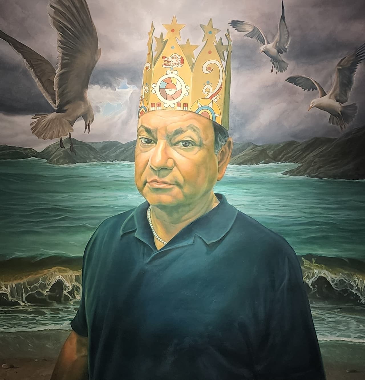 Ninguna otra lucha social ha generado un estilo propio donde convergen pasado y presente y donde se dan la mano las injusticias y el arte.
<br>
<br>Obra por Eloy Torrez. 
<i>It´s a Brown World After All, 2006. </i>Óleo sobre lienzo. Cortesía de Cheech Marín.