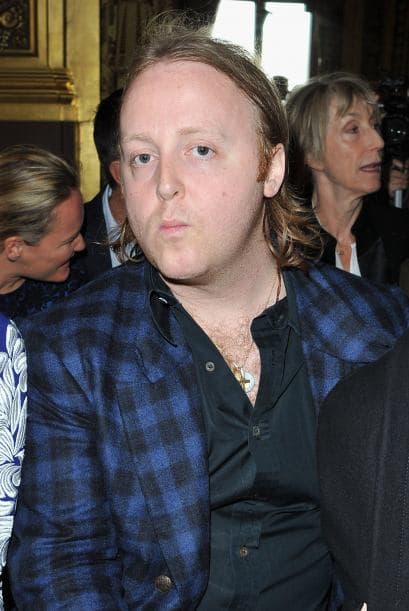 En el 2001 James sacó un EP llamado “Available Light”.Mira aquí los videos más chismosos.