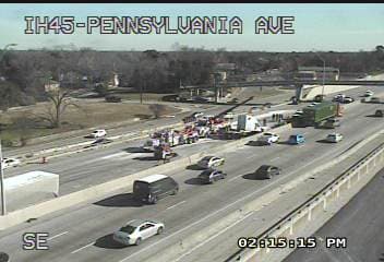 Reabren la carretera I-45 al sur de Dallas, luego de 19 horas cerrada por volcadura