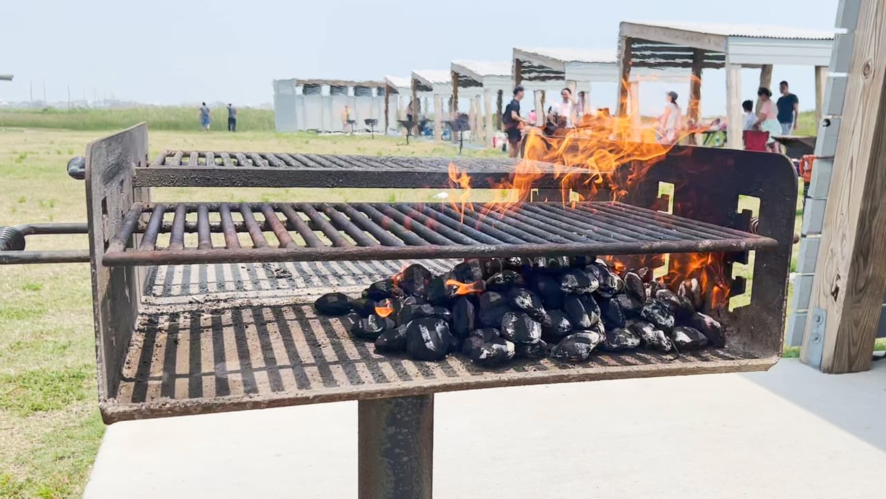 Una de las comodidades más populares entre los visitantes del parque son estos espacios destinados para hacer asados. Cuentan con agua potable y servicio de electricidad.