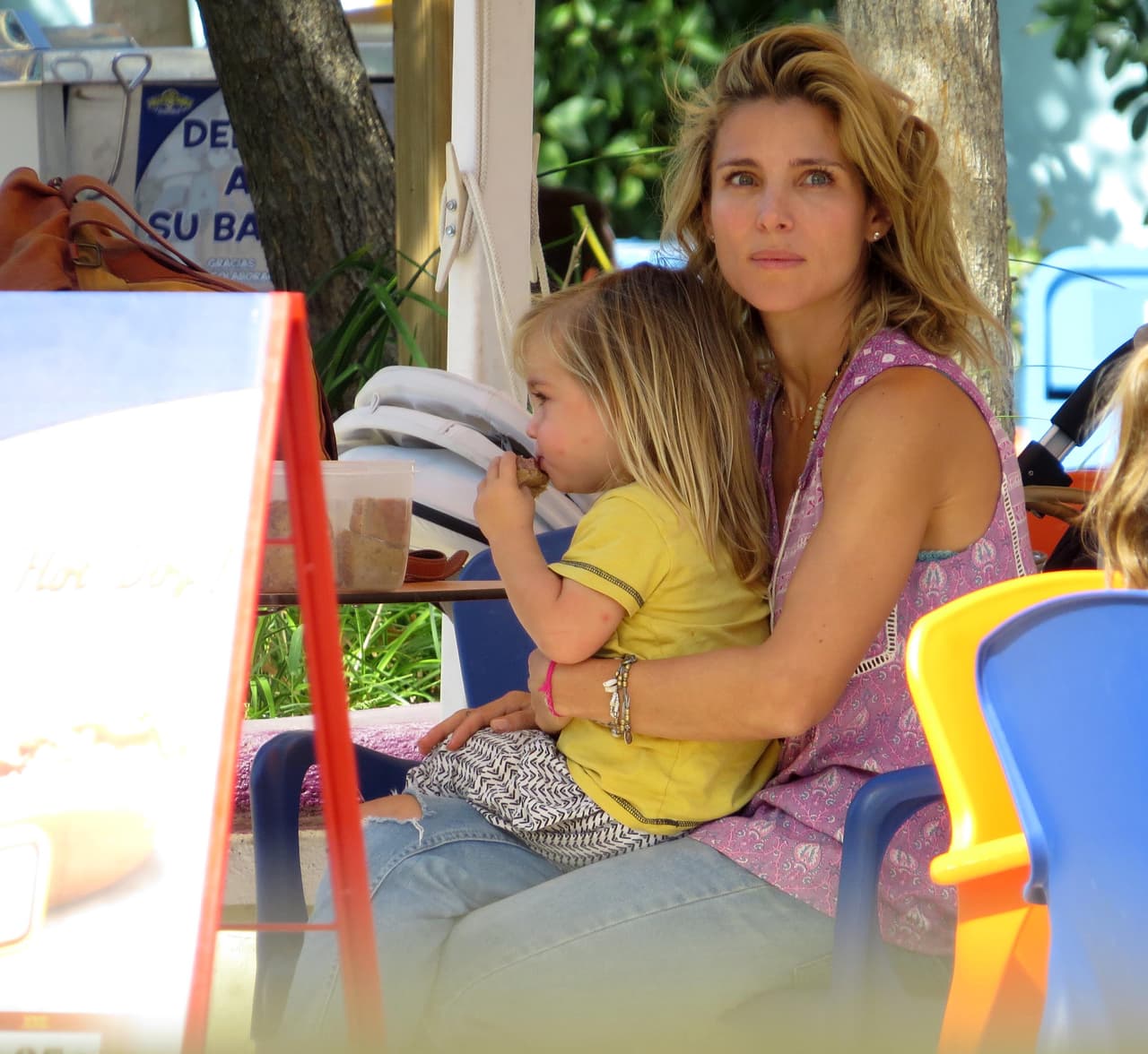 El actor tiene muchos compromisos y no ha viajado con su mujer e hijos.