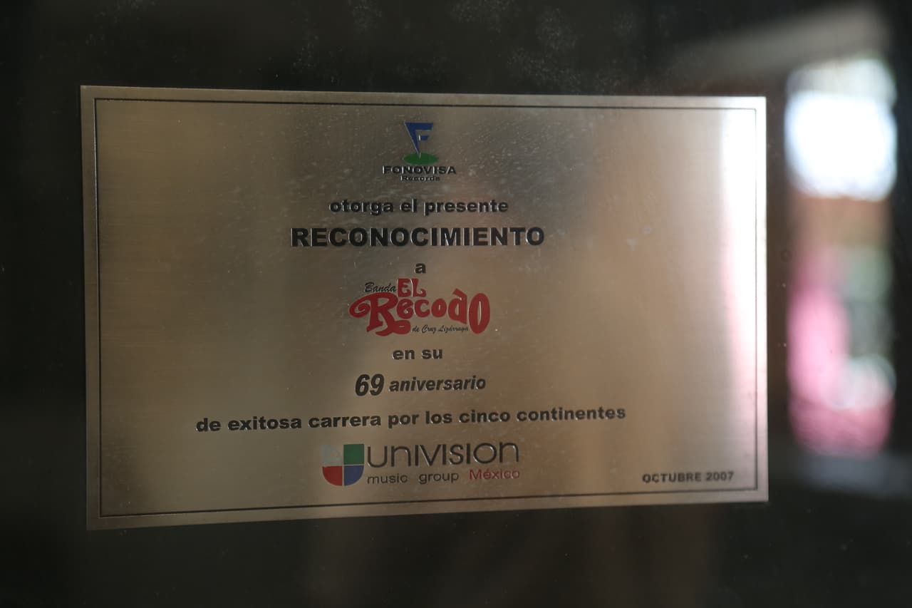 Uno de los reconocimientos a Banda El Recodo por su 69o aniversario.