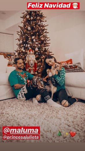 En sus historias de Instagram, la modelo colgó esta instantánea para desear felices fiestas a los internautas.