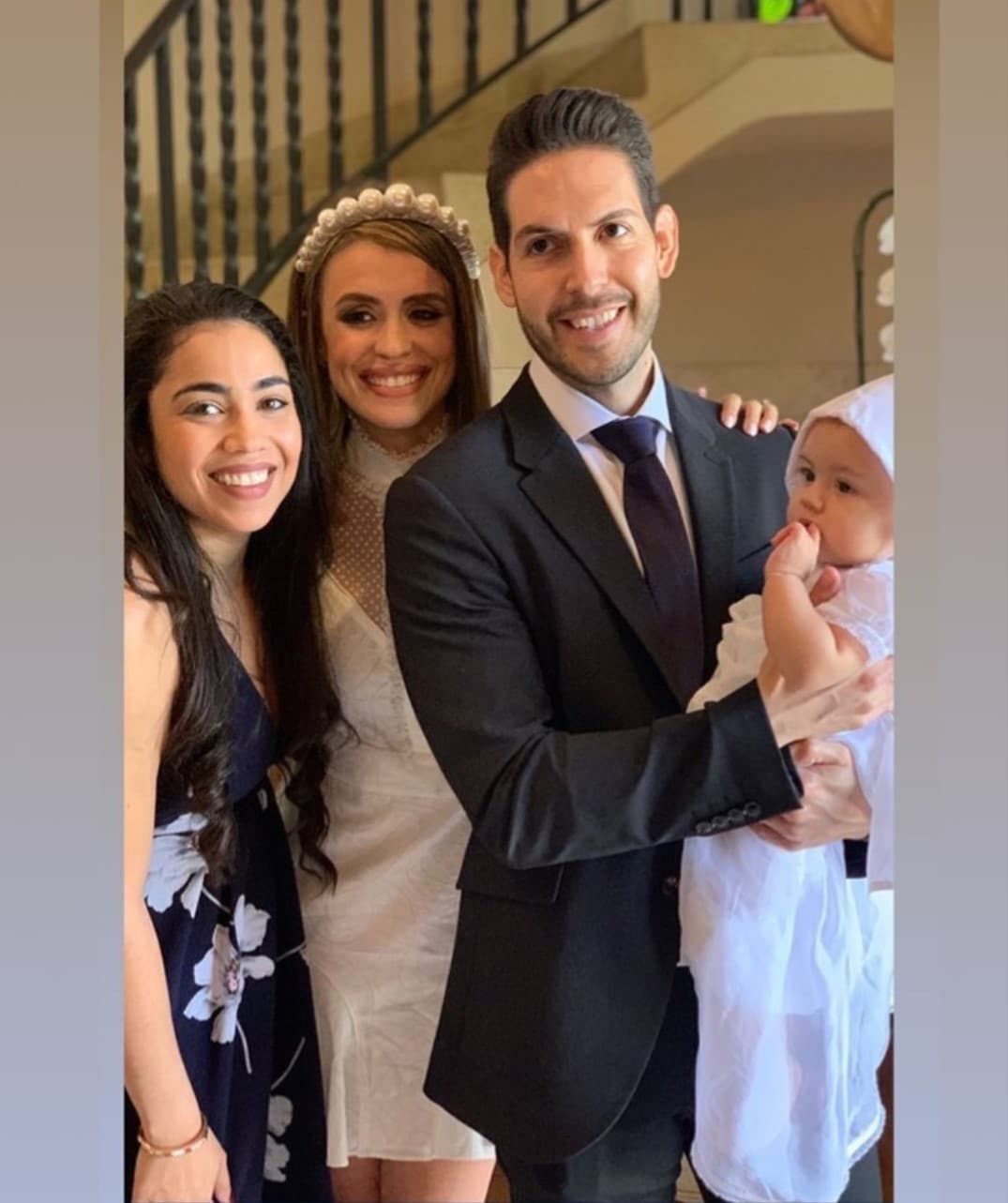 Todos lucieron felices de acompañar a Chloé y las fotos con los invitados no faltaron.