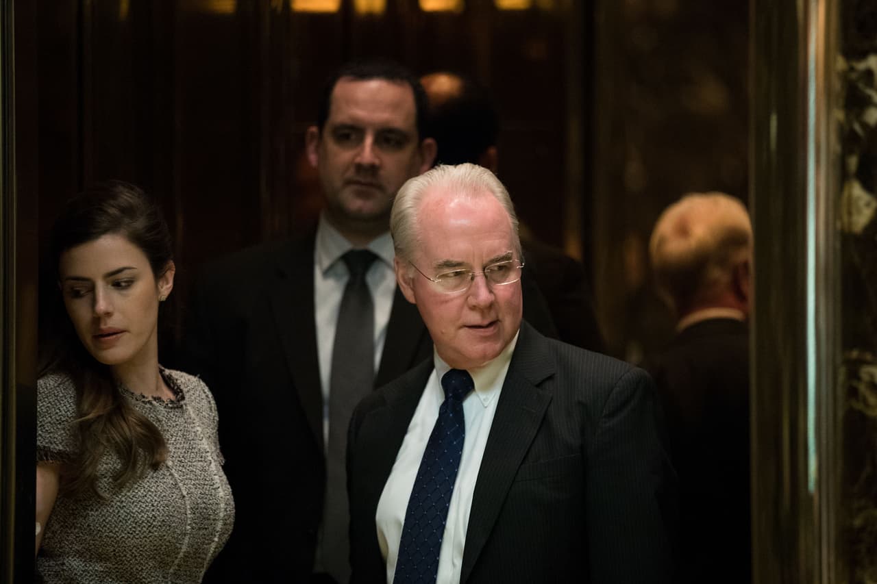 <b>Tom Price, secretario del departamento de Salud.</b> El presidente electo Donald Trump eligió al representante por Georgia Tom Price, un acérrimo crítico de la reforma sanitaria Obamacare, como el y Servicios Humanos, según reportaron varios medios este lunes en la noche citando funcionarios con conocimiento sobre el equipo de transición.
