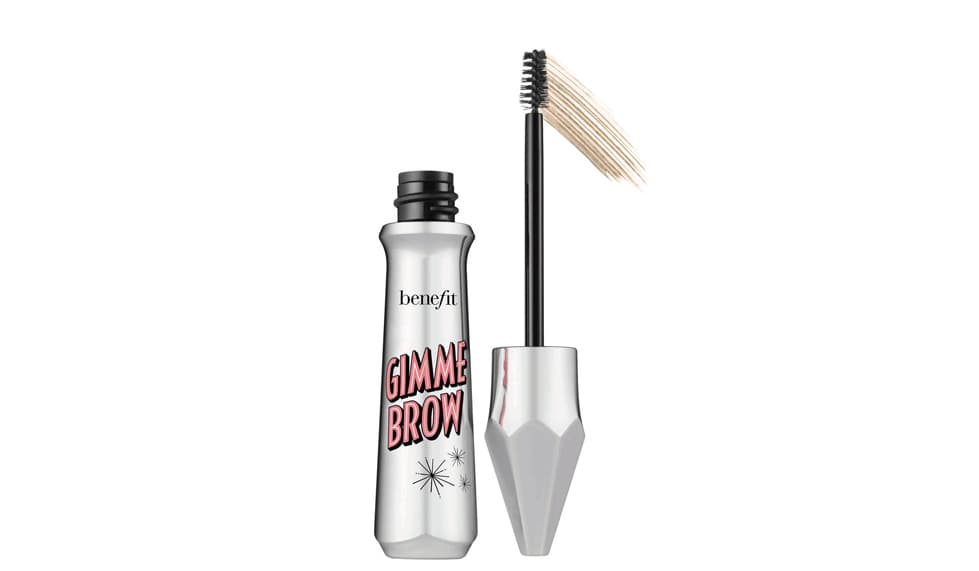 12. GIMME BROW, Benefit, 
<a href="http://www.sephora.com/gimme-brow-P409239?skuId=1820596&icid2=products%20grid:p409239">Sephora</a> $24 dólares | Es un gel que tiene microfibras que se adhieren a las cejas y hacen que se vean más definidas y abundantes. Así que si tienes poquitas cejas y te gustan los productos fáciles de aplicar, te recomendamos que busques uno de los tres tonos disponibles.