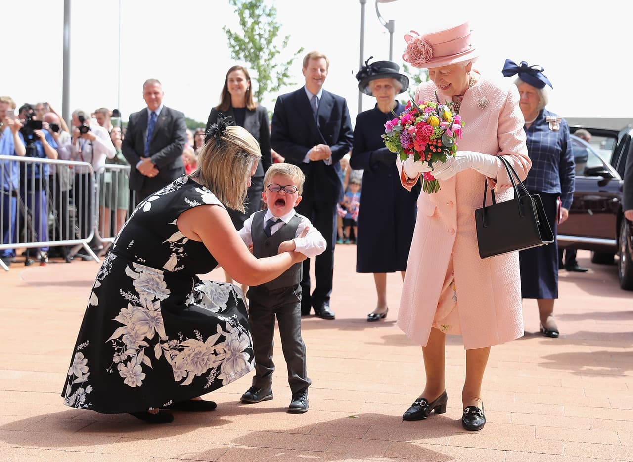 El chico, llamado Lewis Connett, es uno de los pacientes del hospital.
