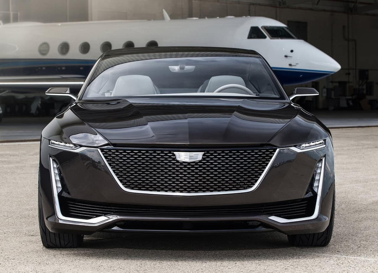 <b>De Nysschen</b>, podría estar hablando en serio ya que el 
<b>Cadillac Escala Concept</b> es uno de los autos conceptos más cercanos visualmente a un auto de producción que 
<b>Cadillac</b> ha presentado en las últimas dos décadas.