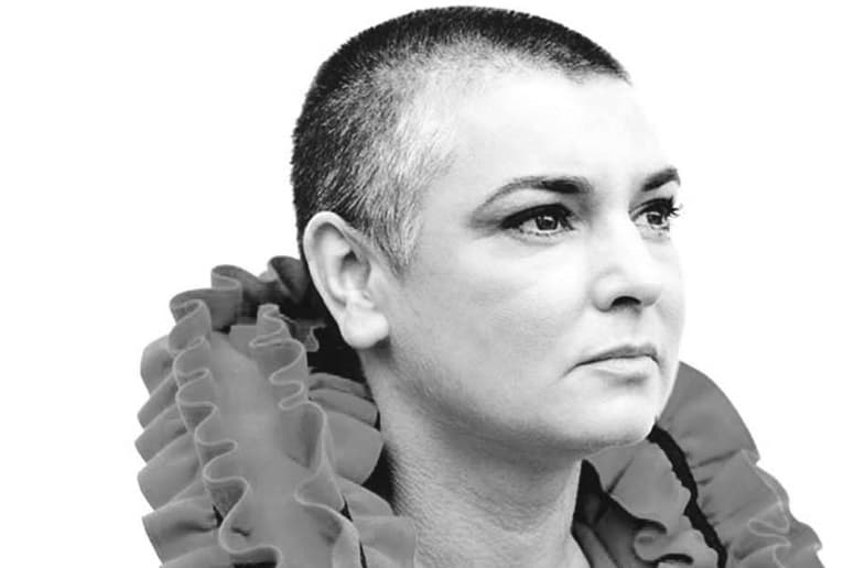 "Estan muertos para mí, mataron a mi madre. Me robaron a mis hijos. ¡Me dejaron sola durante 12 semanas! ", se puede leer en el duro mensaje que ha causado revuelo.