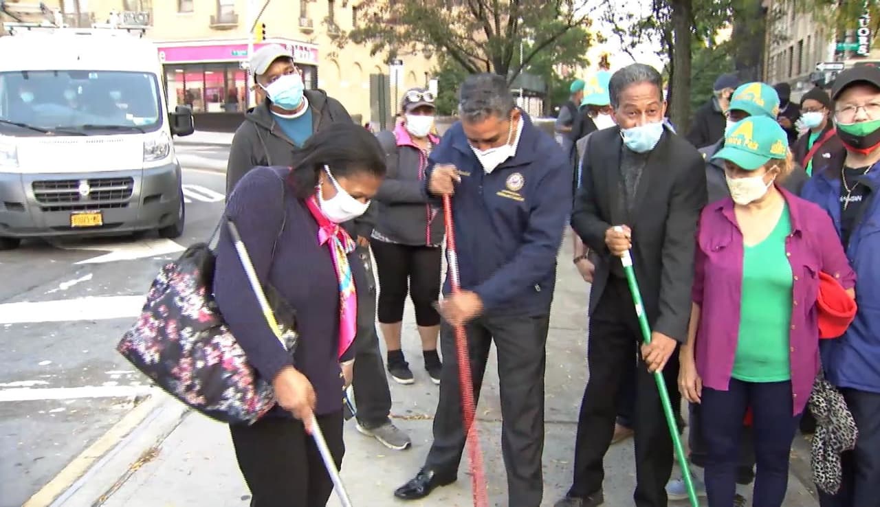 Neoyorquinos se unen para poner fin a la acumulación de basura en las calles de NYC