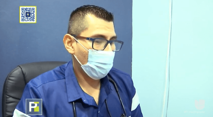 El médico Carlos Díaz atendió a Herminio de emergencia en su consultorio, en la localidad salvadoreña de Morazán, vecina con Honduras.
<br>