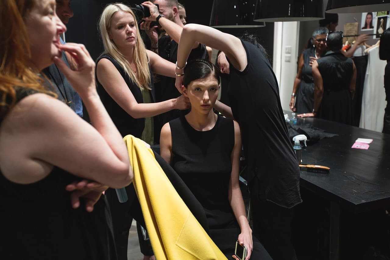 Un gran equipo estaba entre bastidores para que todo saliera con la justa perfección. Diseñador Víctor Alfaro. NYFW, Spring/Summer 2016 - 09/09/2015