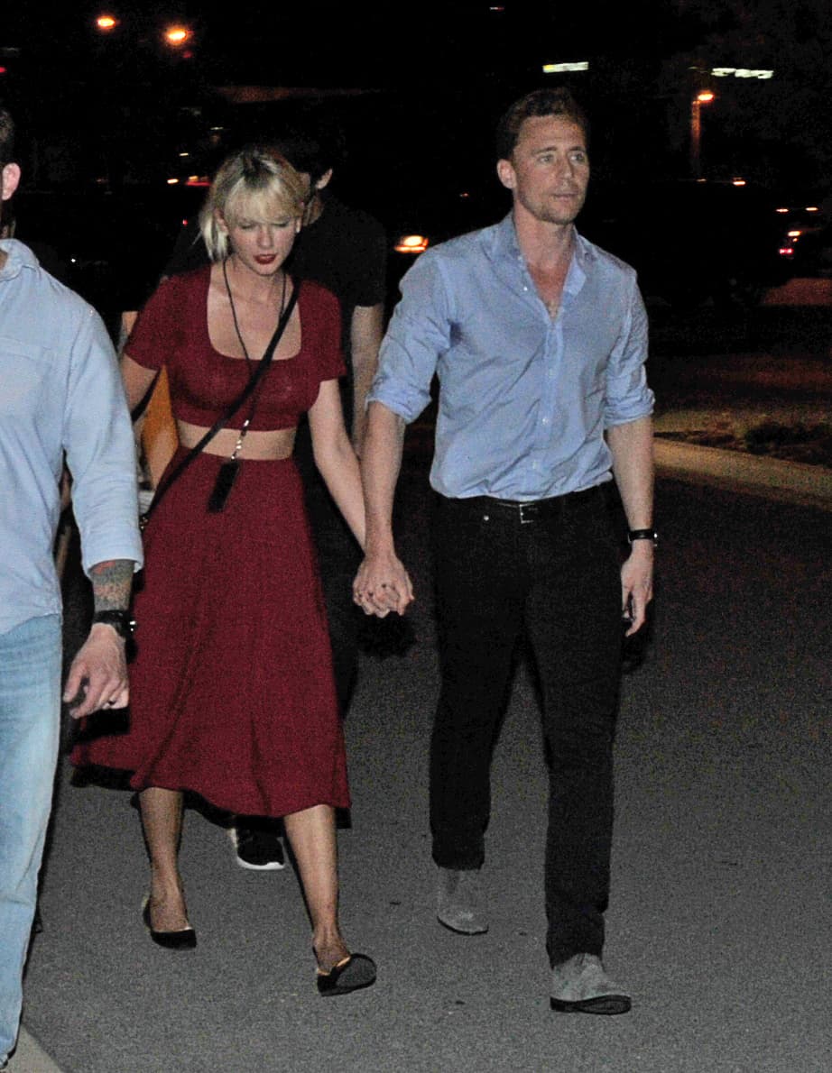 Iban muy tomaditos de la mano. ¡Ooooh, el amor!