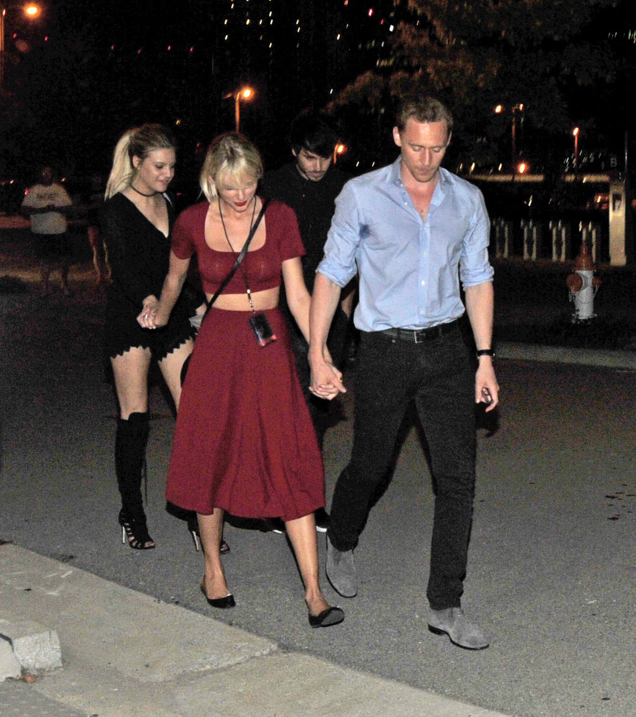 ¡Taylor ya le presenta a sus "comadres"!