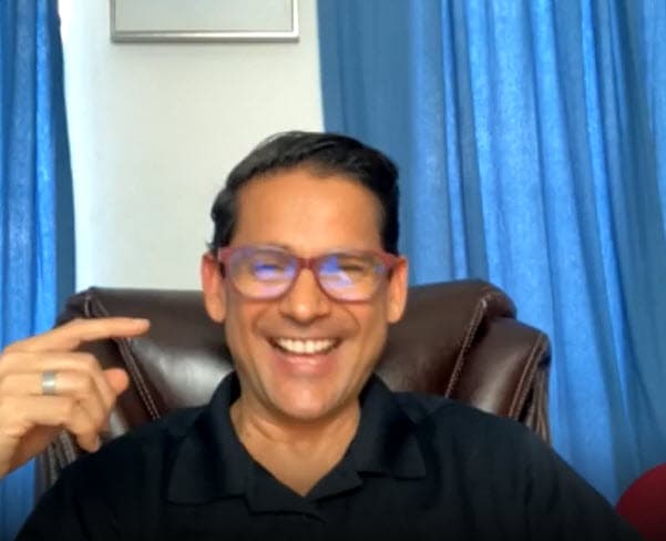 Flavio César ha recibido propuestas para unirse al show 90’s Pop Tour, pero las ha rechazado por una razón: "Créanme que estoy viviendo una etapa de mi vida bien padre con mi esposa, con mis hijos y sobre todo compartiendo la palabra de Dios […] Me siento muy contento cumpliendo el llamado que Dios ha puesto en mi camino de llevar el mensaje de Jesucristo y yo creo que eso lo voy a hacer hasta que me muera", dijo convencido.
<br>