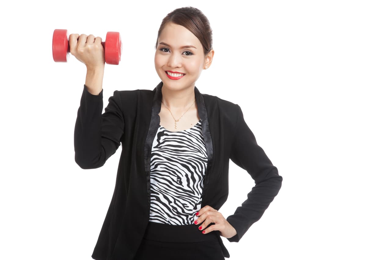 .2. HIIT. El High-Intensity Interval Training sugiere, como su nombre lo indica, en 30 minutos de arduo ejercicio, donde podrías quemar más de 1000 calorías por su actividad aeróbica intercalada. Los expertos aseguran que dos o tres sesiones por semana son suficientes.